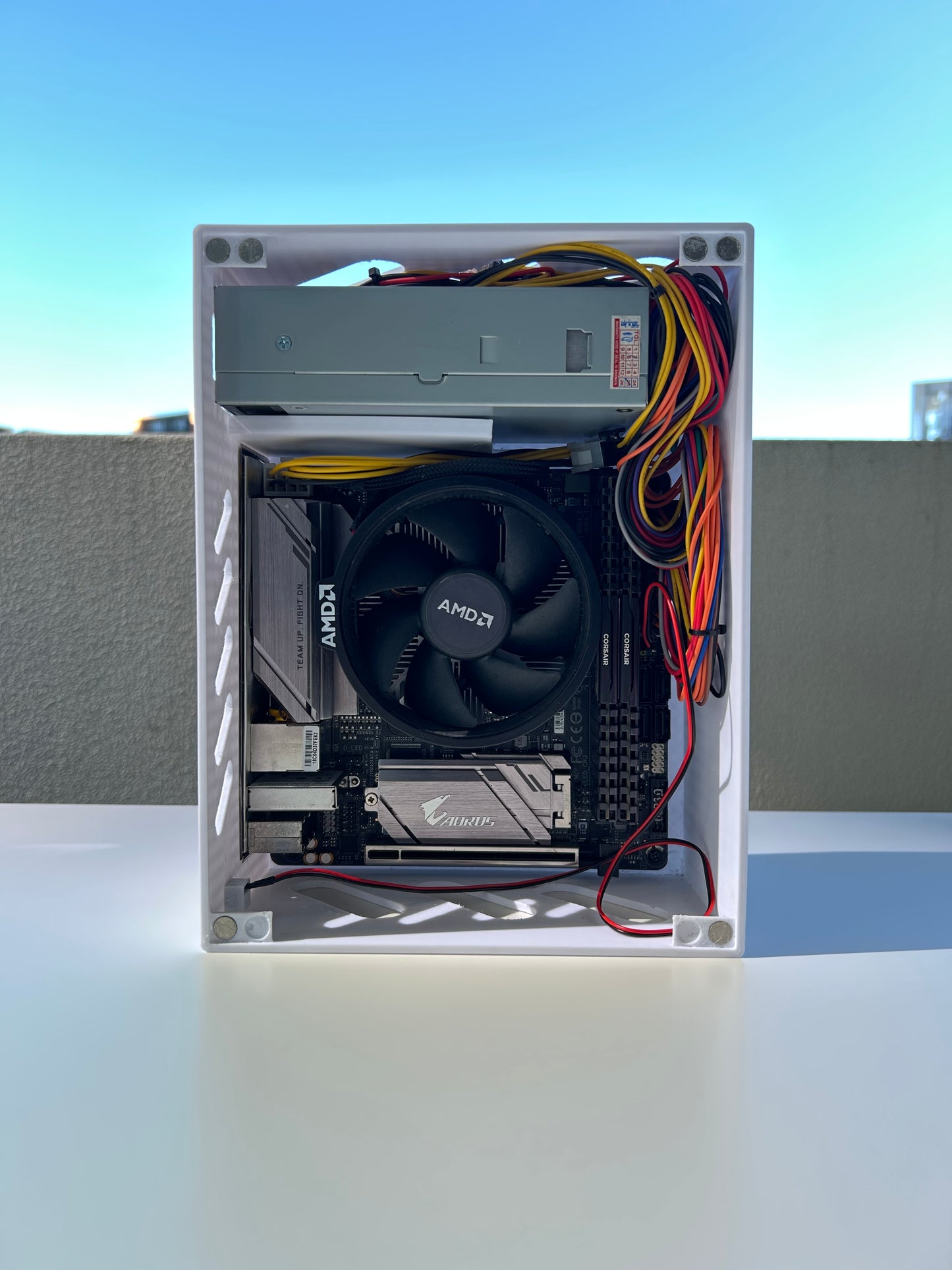 Mini itx pc case supports flex power supply