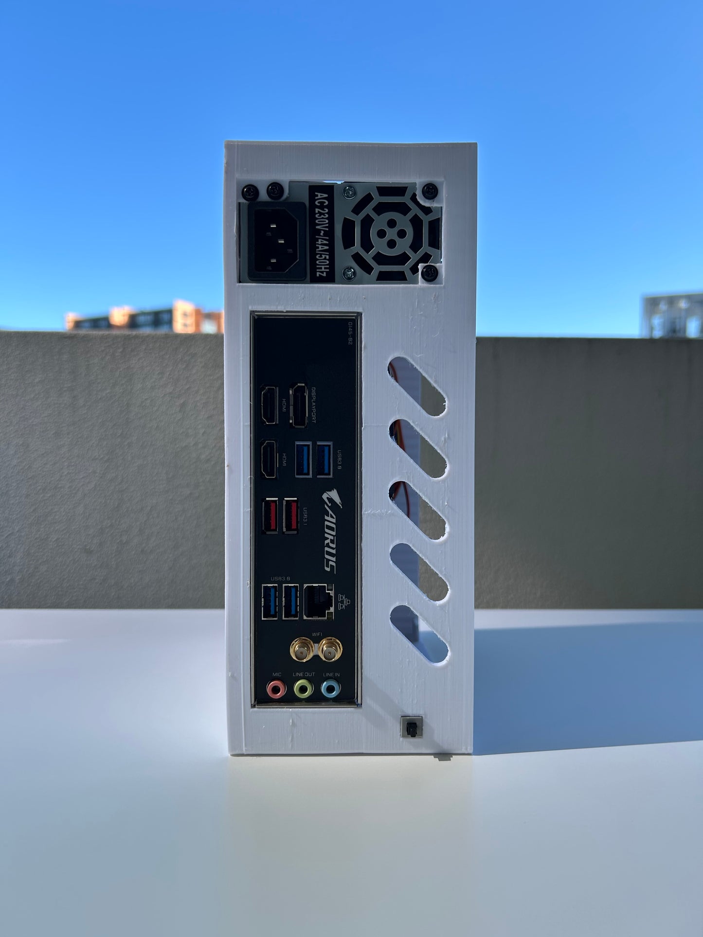 Mini itx pc case supports flex power supply