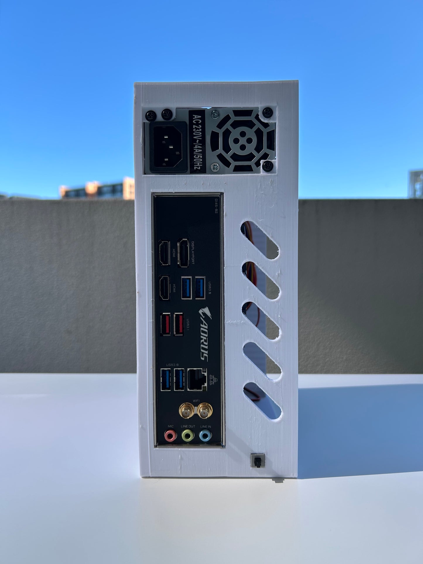 Mini itx pc case supports flex power supply